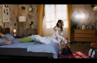 Holy Molly x Deliric – Camera mea