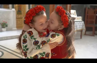 GEMENELE DIN IZBUC – DESCHIDETI USA, VIN CU COLINDUTA